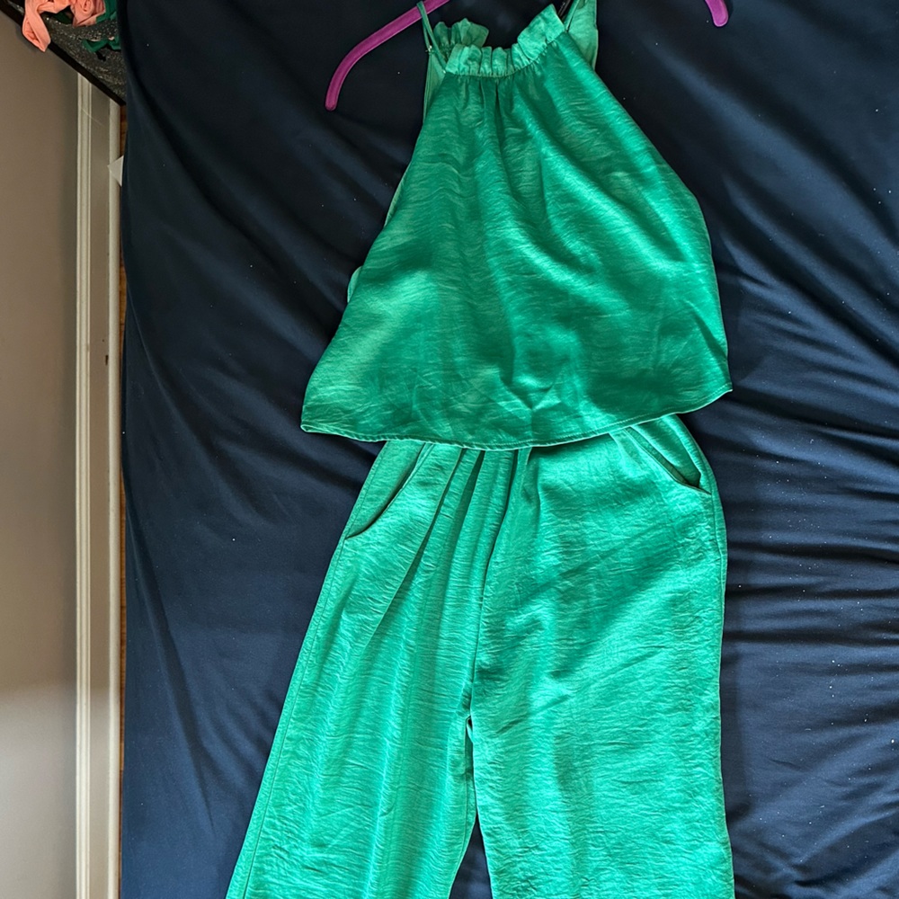 Vici green satin jumpsuit size medium nwot - Picture 2 of 8